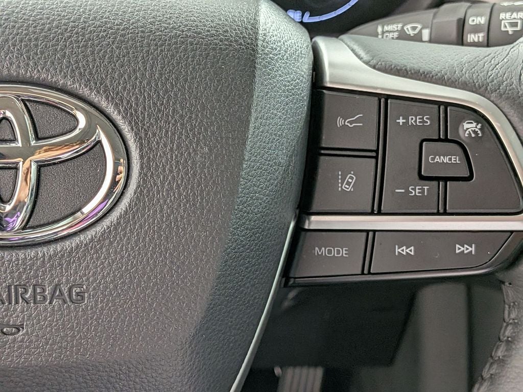 2025 Toyota Sienna XLE 8 Passenger