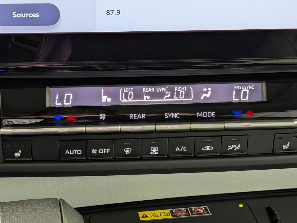2025 Toyota Sienna XLE 8 Passenger