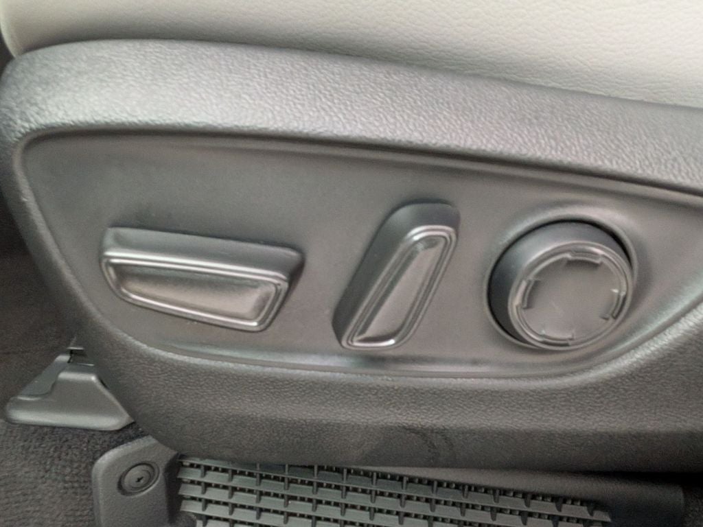 2025 Toyota Sienna XLE 8 Passenger