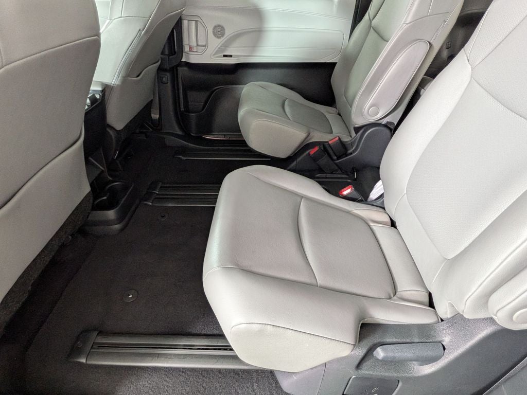 2025 Toyota Sienna XLE 8 Passenger