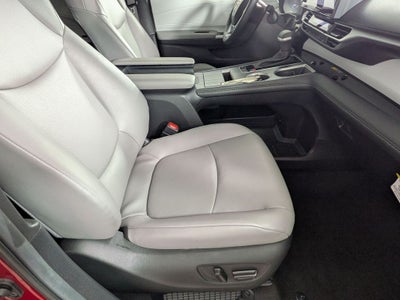2025 Toyota Sienna XLE 8 Passenger