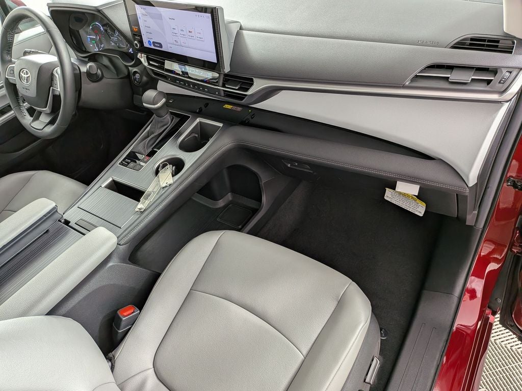 2025 Toyota Sienna XLE 8 Passenger