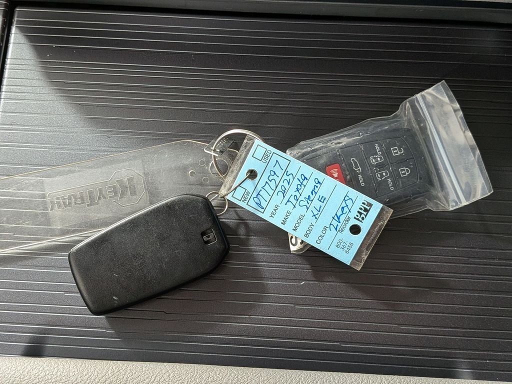 2025 Toyota Sienna XLE 8 Passenger