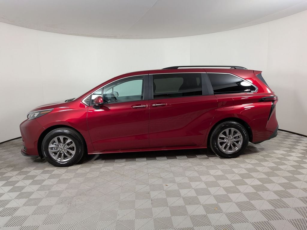 2025 Toyota Sienna XLE 8 Passenger