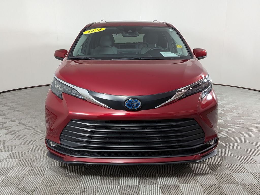 2025 Toyota Sienna XLE 8 Passenger