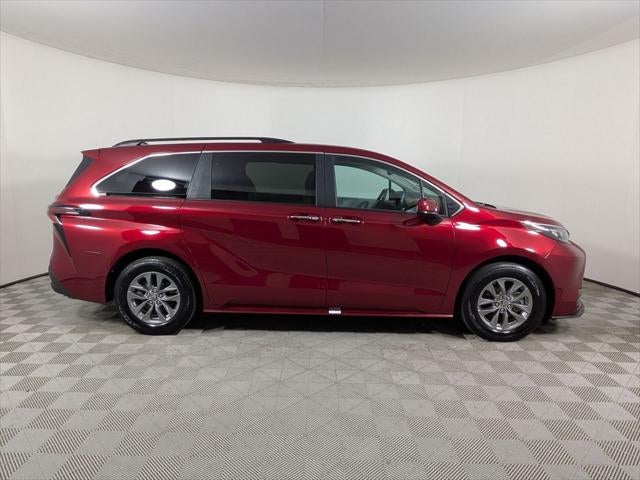 2025 Toyota Sienna XLE 8 Passenger