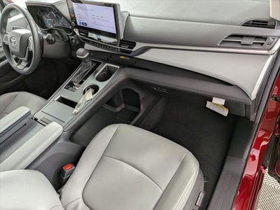 2025 Toyota Sienna XLE 8 Passenger