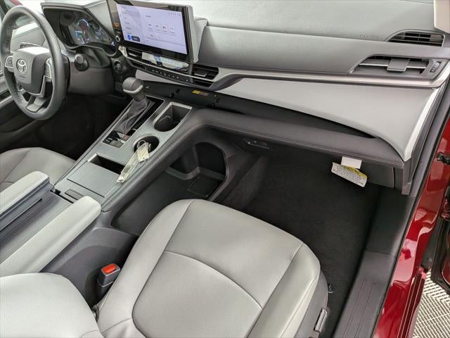 2025 Toyota Sienna XLE 8 Passenger