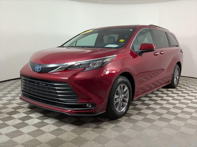 2025 Toyota Sienna XLE 8 Passenger