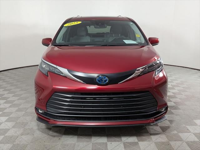 2025 Toyota Sienna XLE 8 Passenger