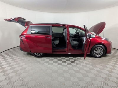 2025 Toyota Sienna XLE 8 Passenger