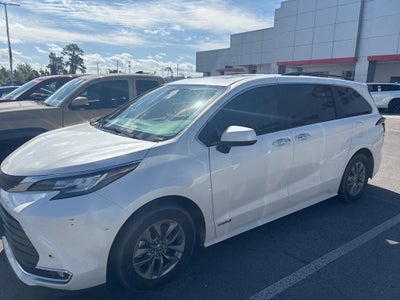 2021 Toyota Sienna XLE 8 Passenger