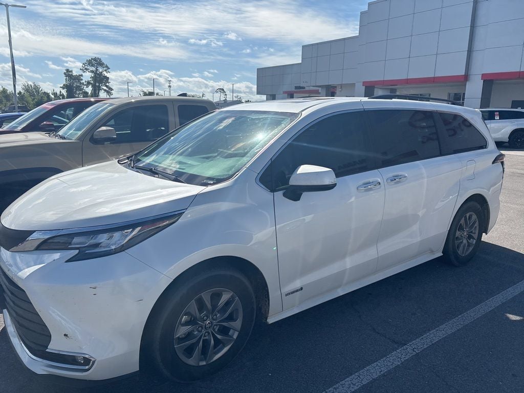 2021 Toyota Sienna XLE 8 Passenger