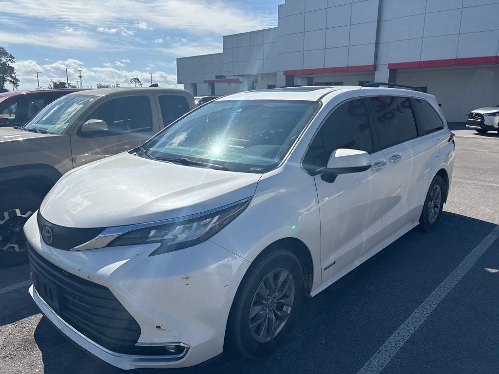 2021 Toyota Sienna XLE 8 Passenger