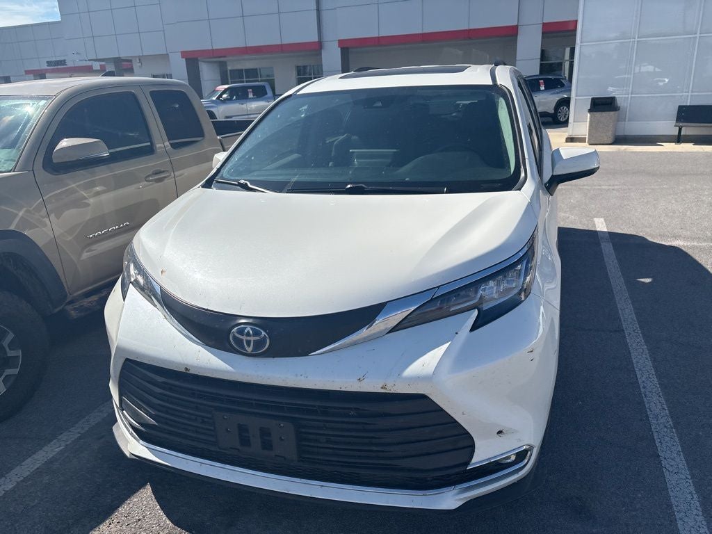 2021 Toyota Sienna XLE 8 Passenger