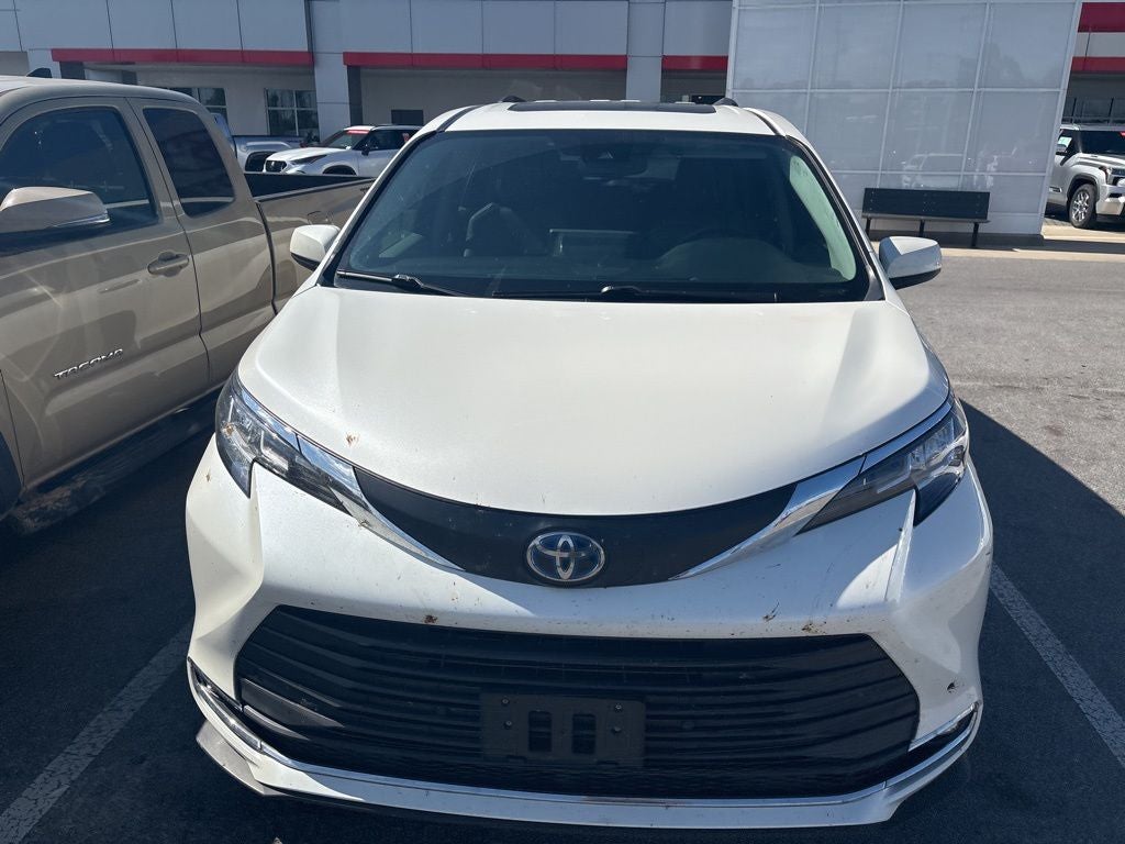 2021 Toyota Sienna XLE 8 Passenger