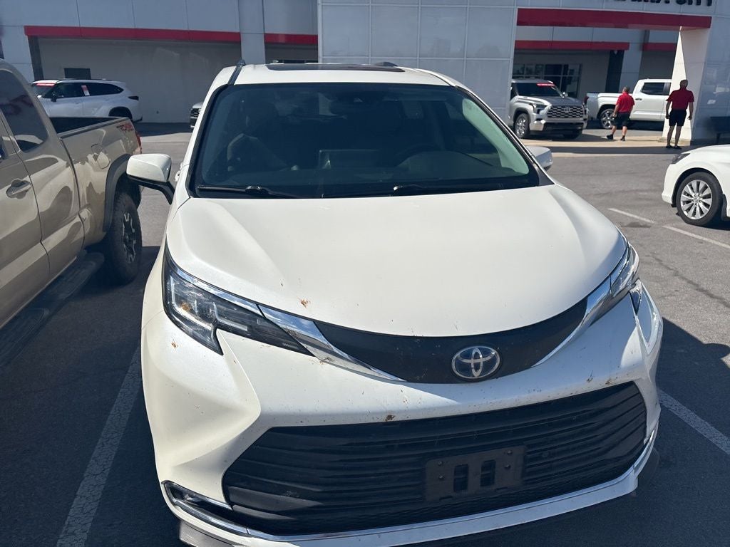 2021 Toyota Sienna XLE 8 Passenger