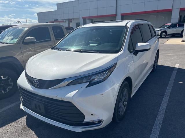 2021 Toyota SIENNA XLE XLE 8 Passenger