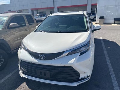 2021 Toyota SIENNA XLE XLE 8 Passenger