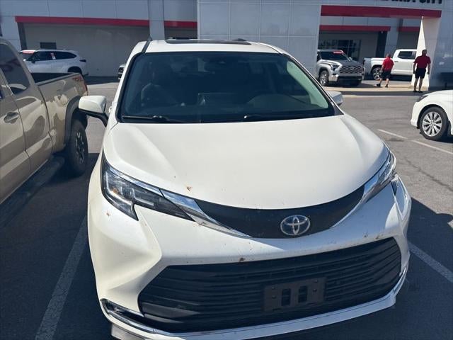 2021 Toyota SIENNA XLE XLE 8 Passenger