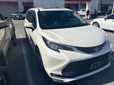 2021 Toyota SIENNA XLE XLE 8 Passenger