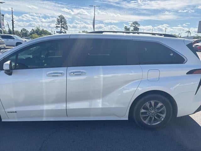 2021 Toyota SIENNA XLE XLE 8 Passenger