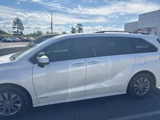 2021 Toyota SIENNA XLE XLE 8 Passenger
