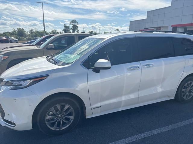 2021 Toyota SIENNA XLE XLE 8 Passenger