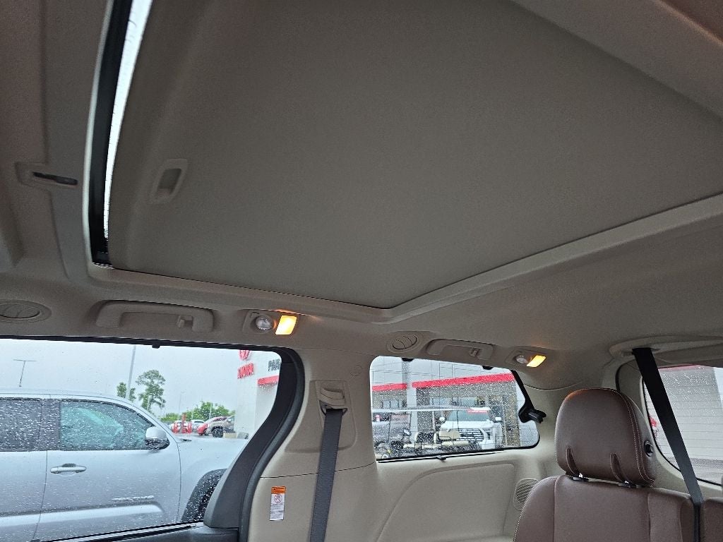 2020 Toyota Sienna Limited Premium BraunAbility 7 Passenger