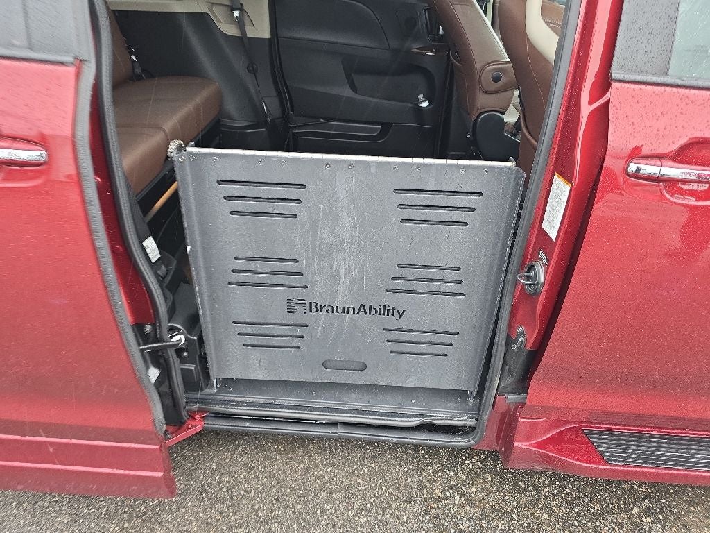 2020 Toyota Sienna Limited Premium BraunAbility 7 Passenger