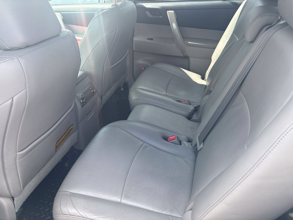 2011 Toyota Highlander SE
