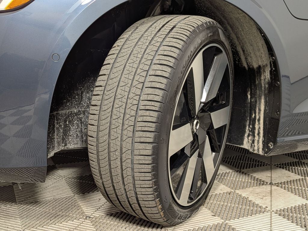 2024 Volvo S60 T8 Plus Dark Theme