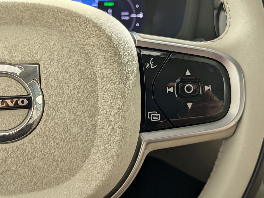 2024 Volvo S60 T8 Plus Dark Theme