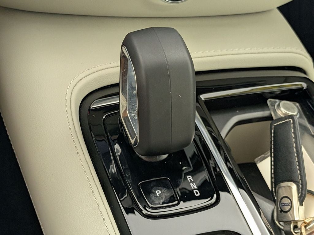 2024 Volvo S60 T8 Plus Dark Theme