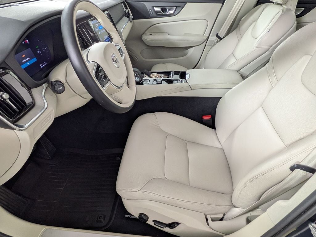 2024 Volvo S60 T8 Plus Dark Theme