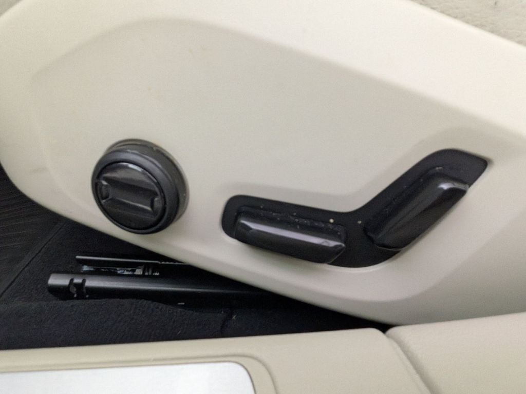 2024 Volvo S60 T8 Plus Dark Theme