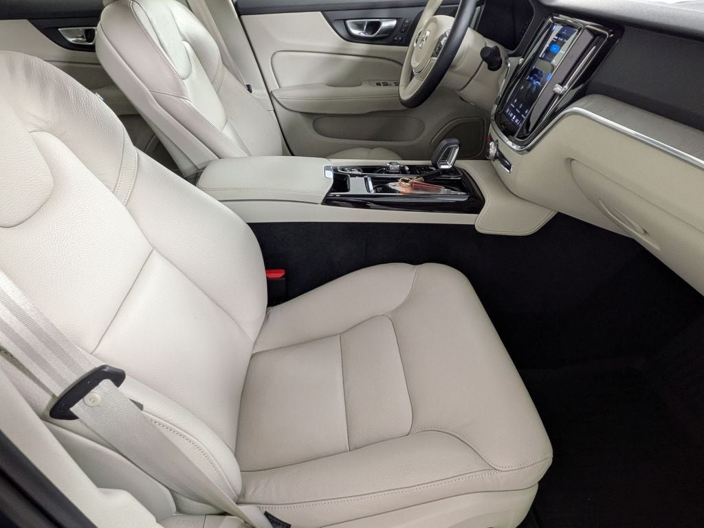 2024 Volvo S60 T8 Plus Dark Theme