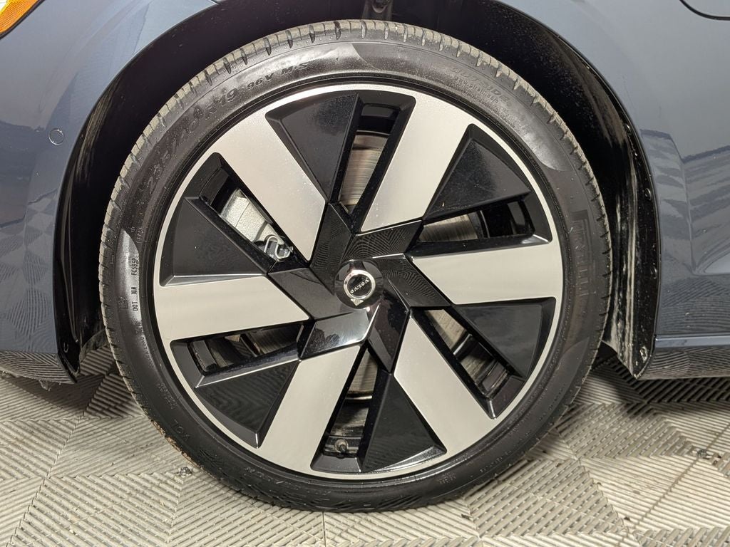2024 Volvo S60 T8 Plus Dark Theme