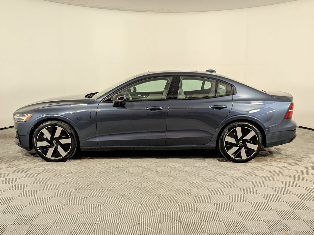 2024 Volvo S60 T8 Plus Dark Theme