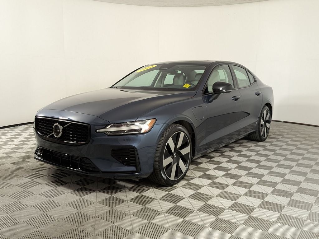 2024 Volvo S60 T8 Plus Dark Theme