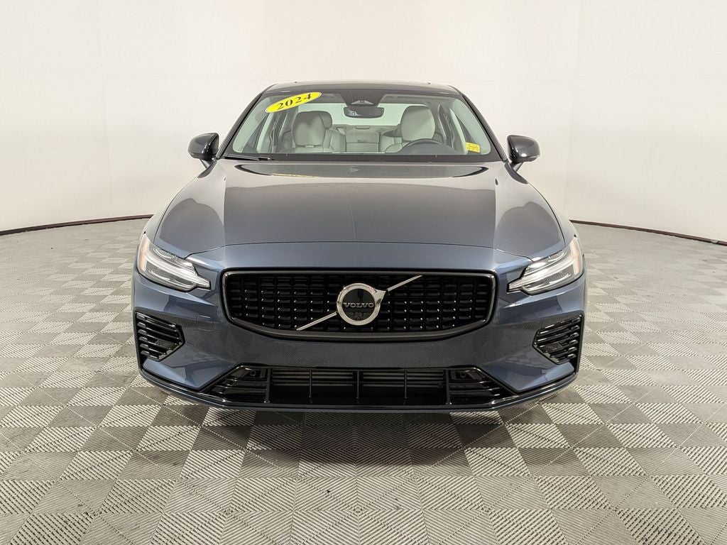 2024 Volvo S60 T8 Plus Dark Theme