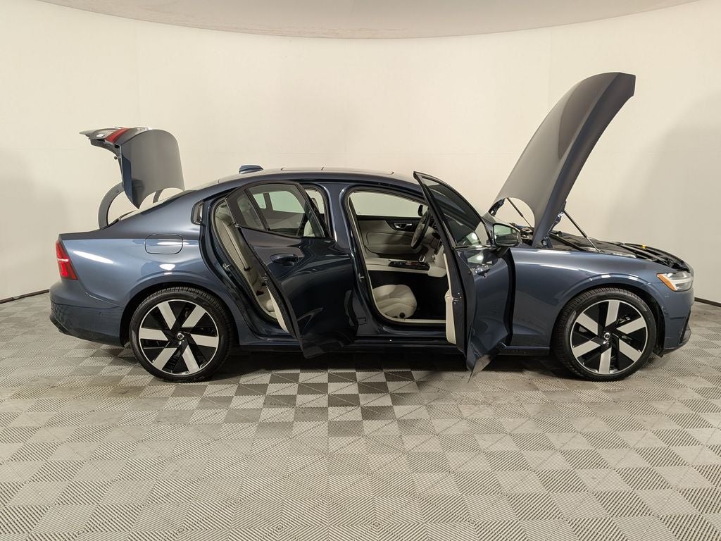 2024 Volvo S60 T8 Plus Dark Theme