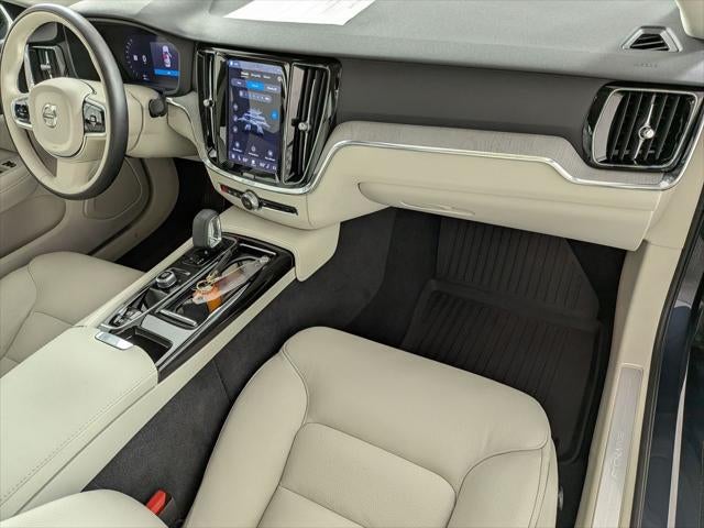 2024 Volvo S60 T8 Plus Dark Theme