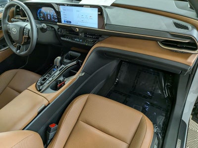2025 Toyota CROWN SIGNIA Limited