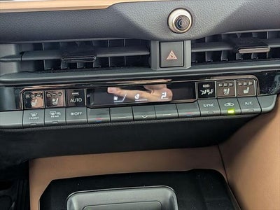 2025 Toyota CROWN SIGNIA Limited