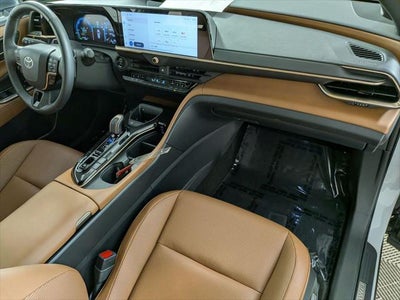 2025 Toyota CROWN SIGNIA Limited