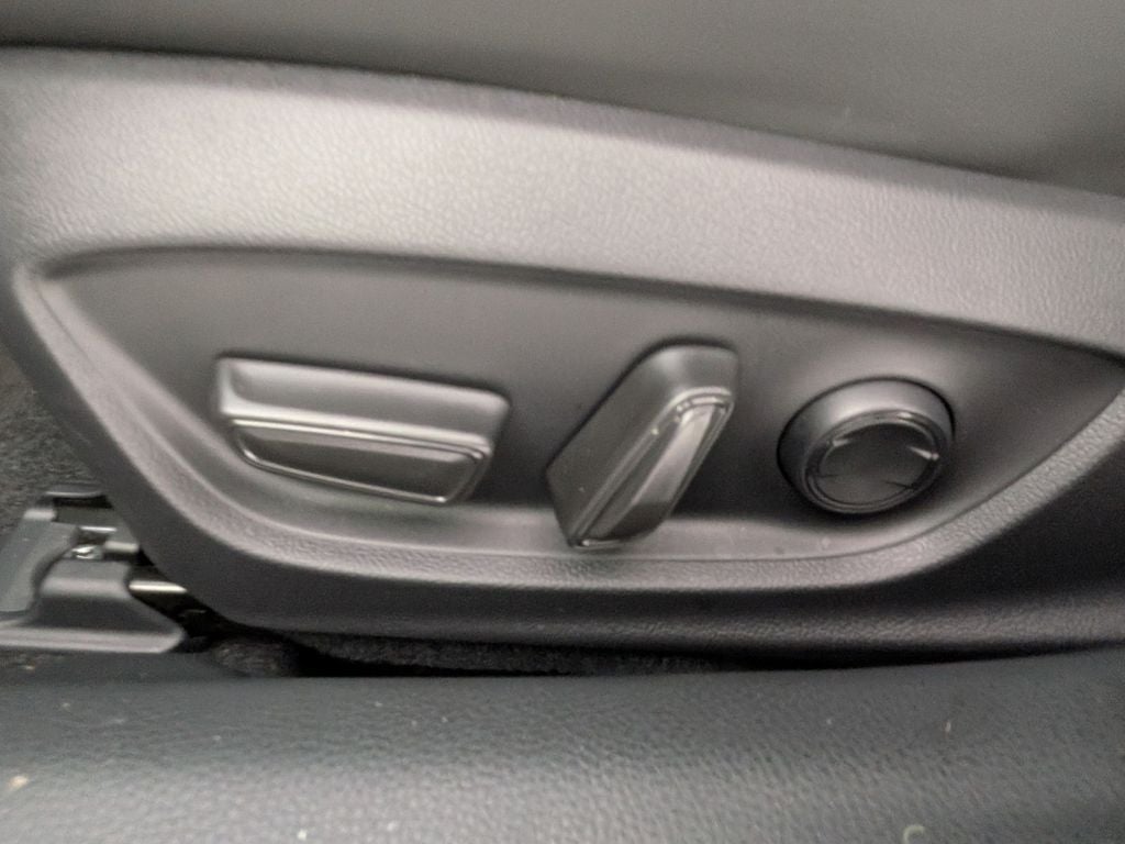2025 Toyota Prius XLE