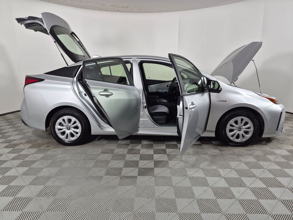2022 Toyota Prius LE