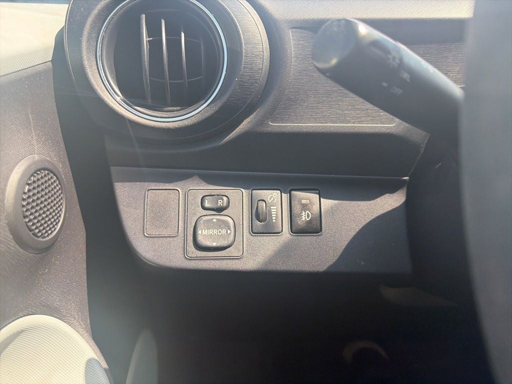 2013 Toyota PRIUS c Three