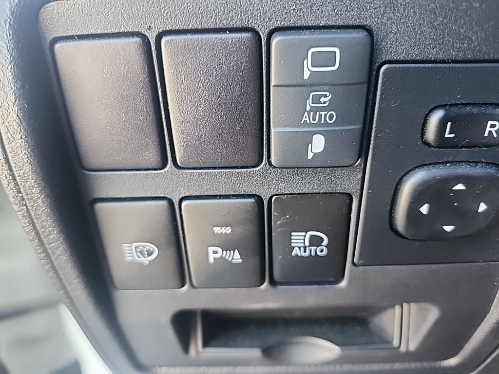 2019 Toyota Land Cruiser Base